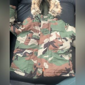 Polo Ralph Lauren Camouflage Hooded puffer with Faux Fur Trim